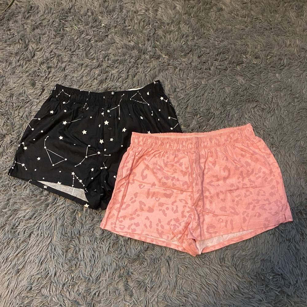 2 pairs of women’s boxer shorts